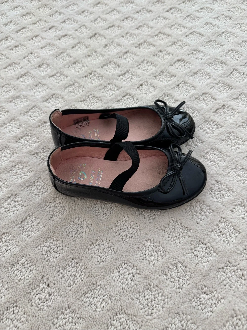 Pablosky Black Patent Leather Girls' Ballet Flats with Bow and Elastic Strap. 11